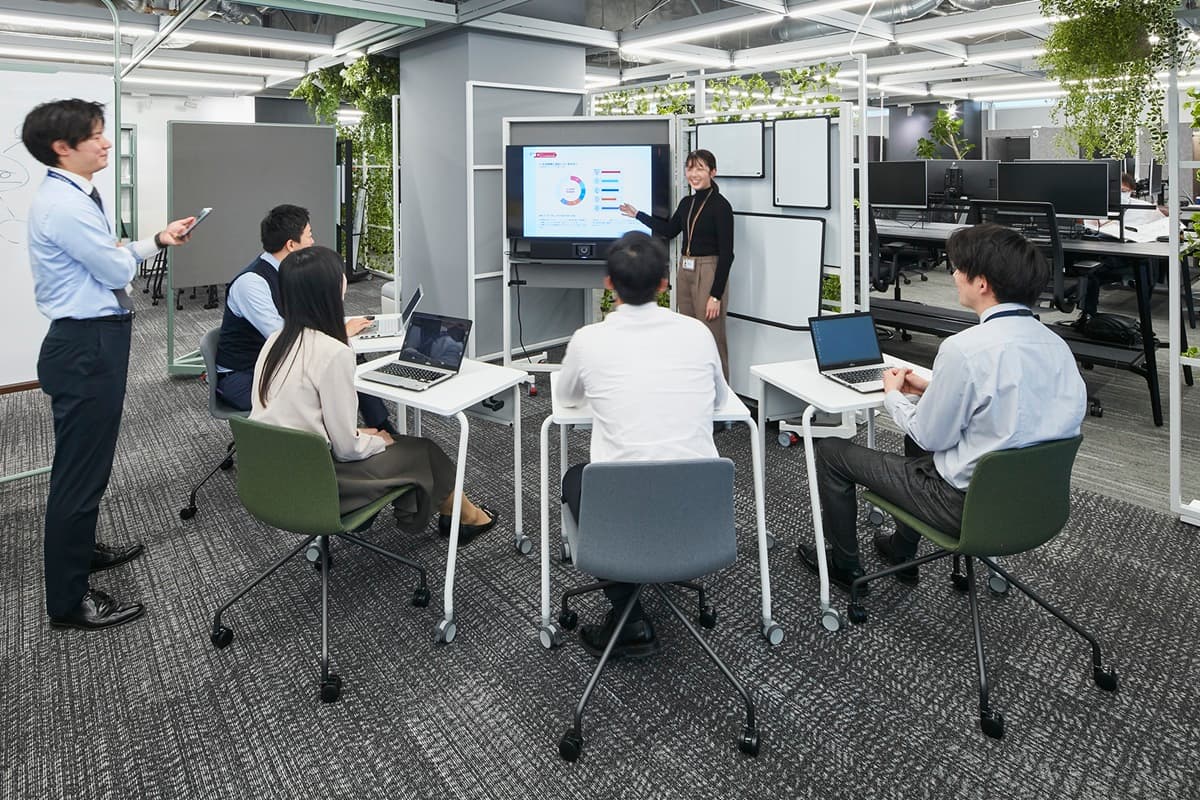 コラボレーションに適したオフィスデザインのイメージ
